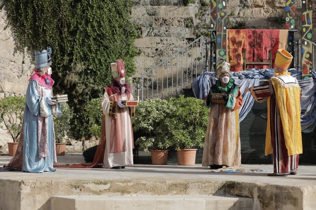 Las copas de Francina y la “fuga” del rey emérito, protagonistas de la 'Adoració dels Reis'