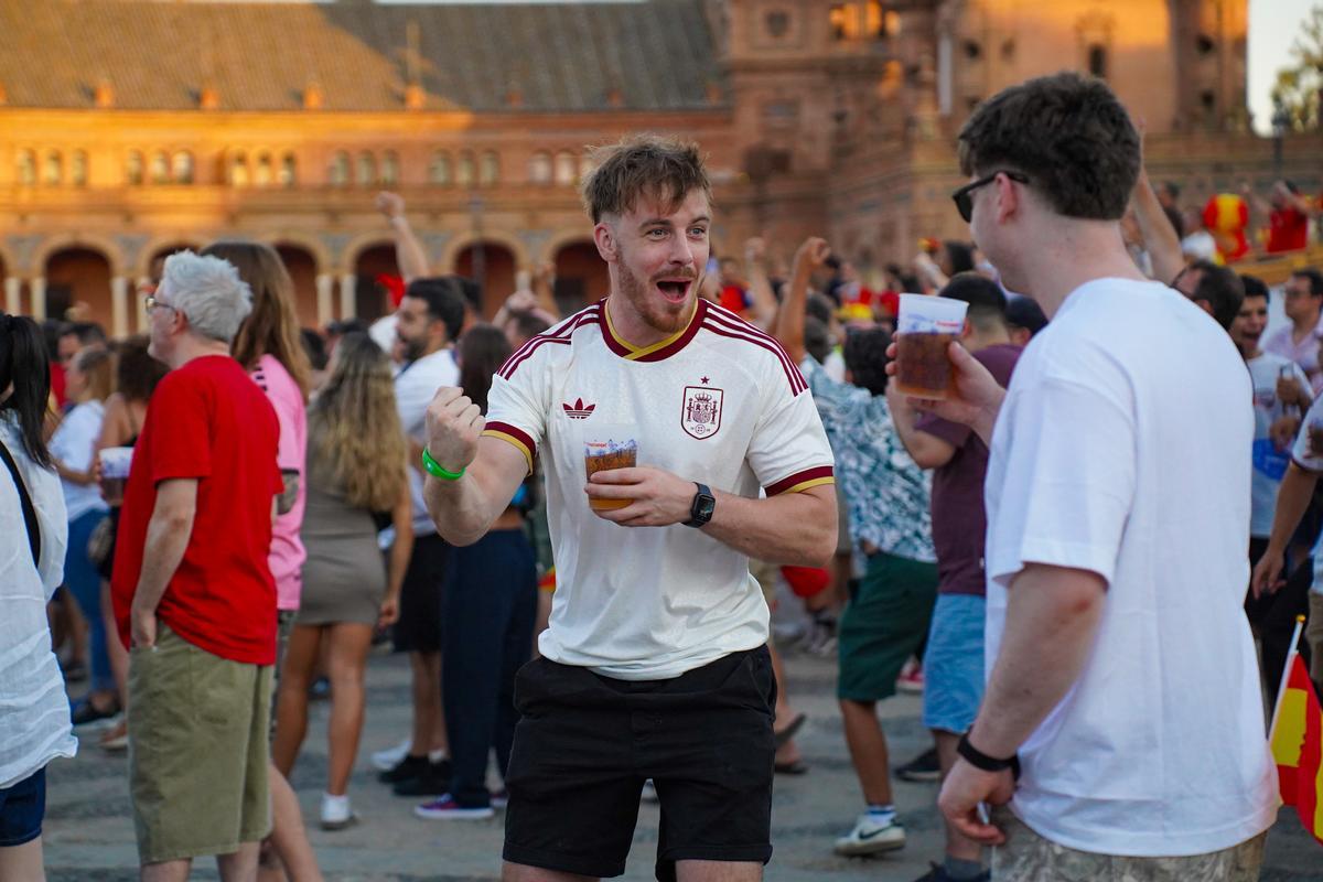 Así se vivió la semifinal entre España y Francia en la Plaza de España en imágenes Así se vivió la semifinal entre España y Francia en la Plaza de España en imágenes