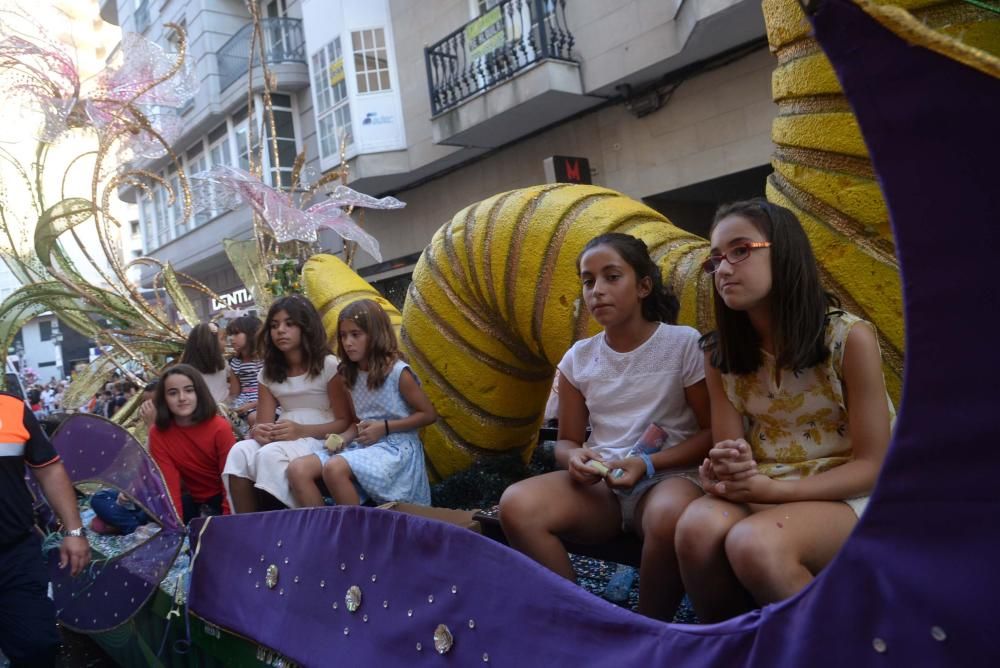 El Concello da un impulso al desfile de carrozas con más composiciones y una mejoría estética