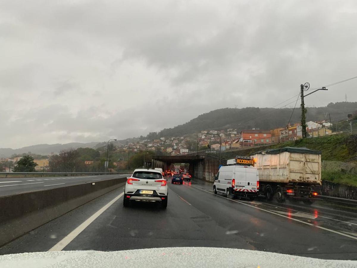 Las retenciones están afectado también a la salida de Vigo por la Ap-9.