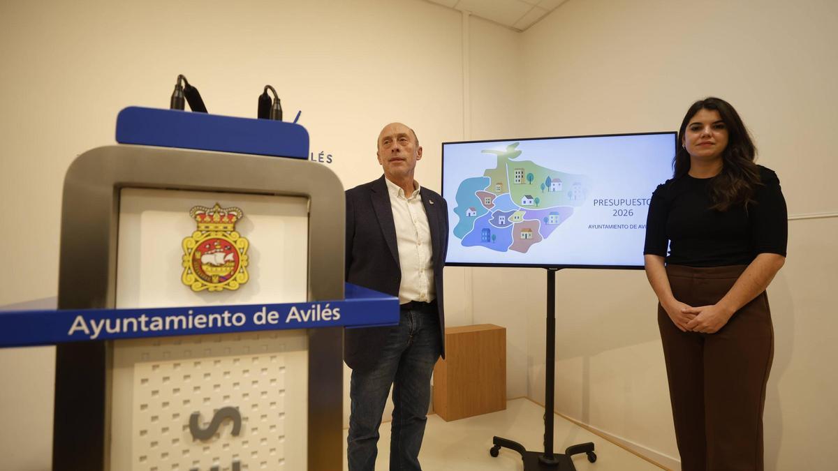 Raquel Ruiz y Agustín Medina en la presentación del presupuesto.