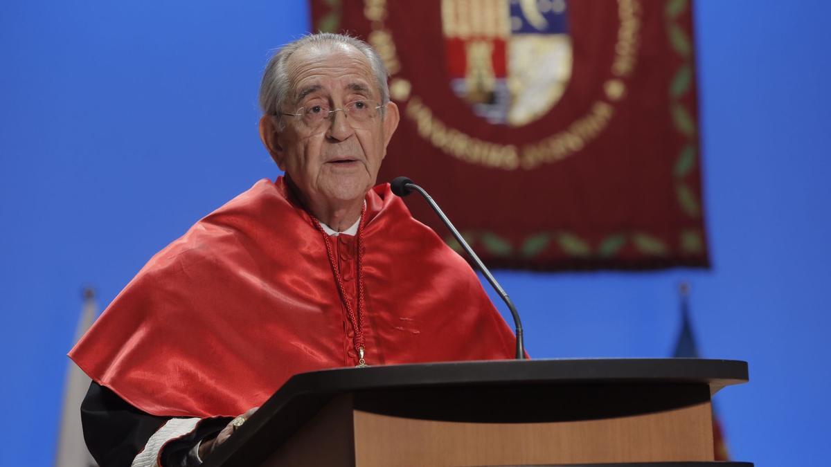 Juan Roca durante su intervención tras ser investido Doctor Honoris Causa.