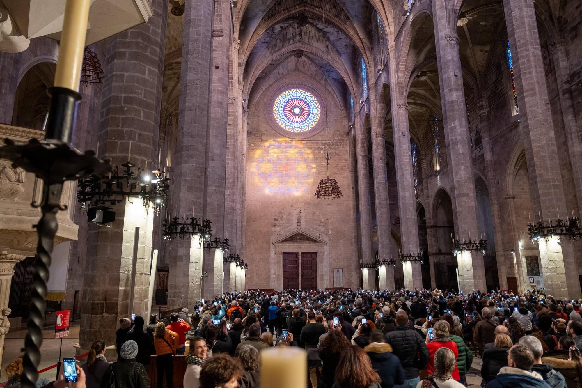 "Magische Acht" in der Kathedrale: Spektakel von Wolken unterbrochen