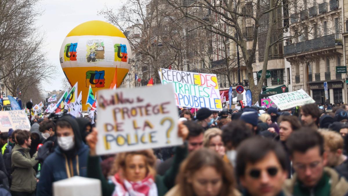 Nueva ola de protestas en Francia contra la reforma de pensiones de Macron