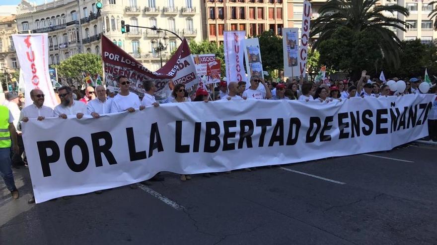 Una de las pancartas de la manifestación en València.