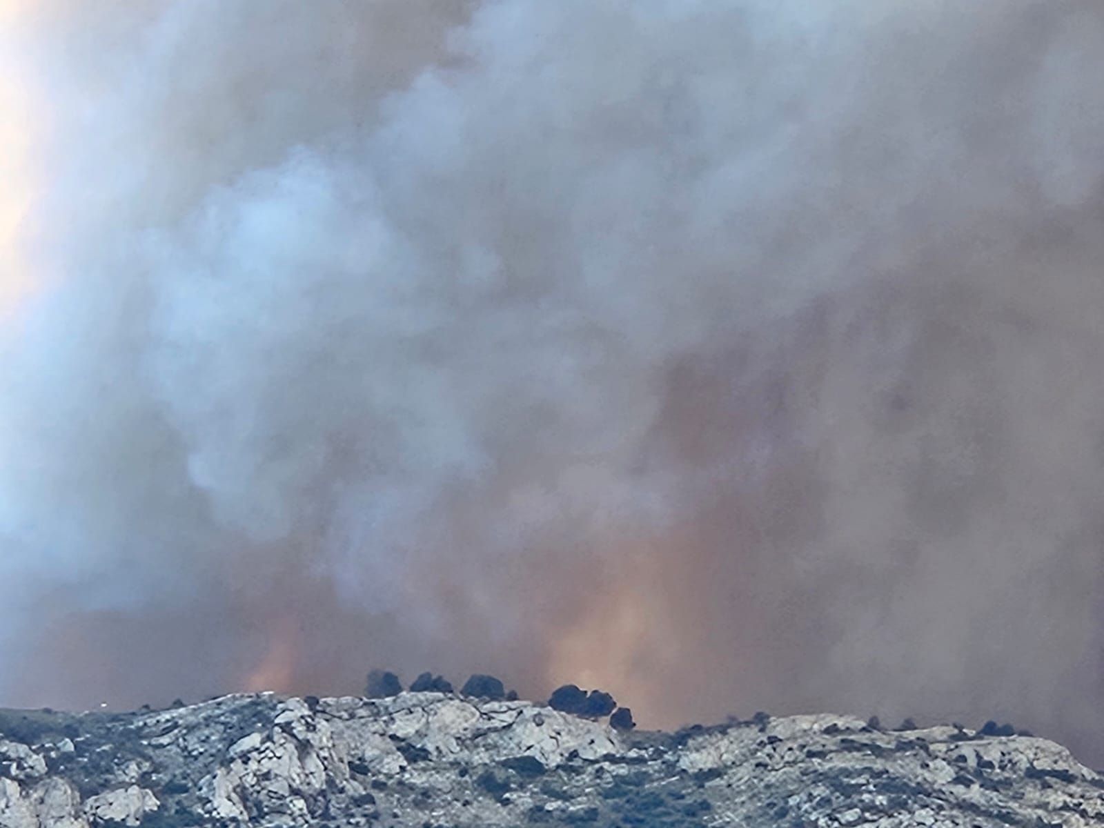 Las imágenes del incendio forestal declarado en Tàrbena