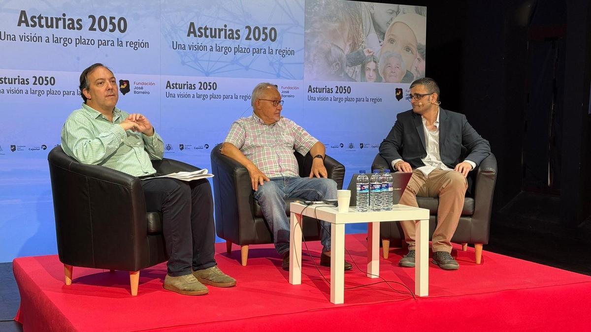 Por la izquierda, Alejandro Vega, Ricardo Anadón y Fernando González.