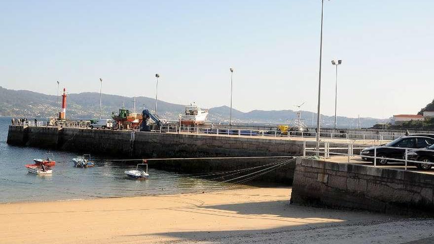 Imagen del muelle de Raxó. // Rafa Vázquez