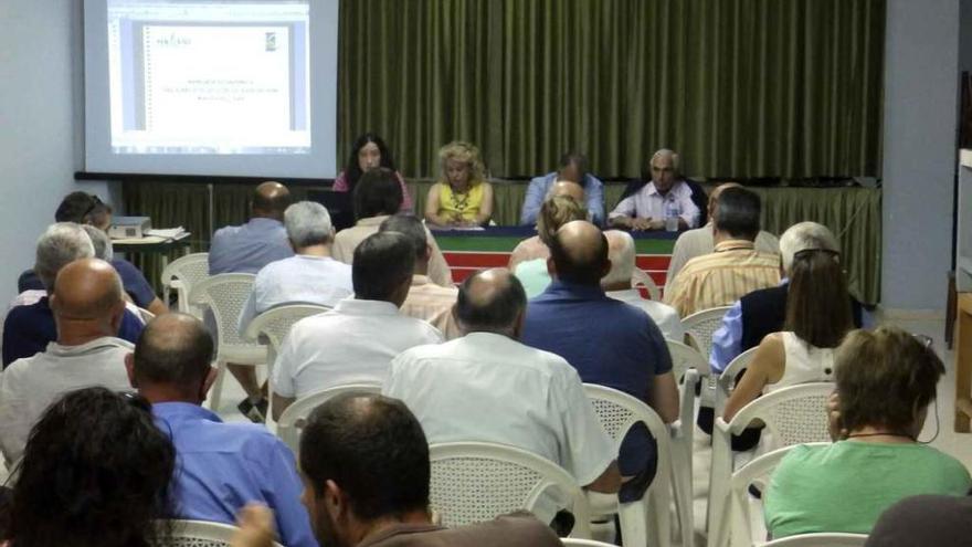 Una pasada asamblea de Macovall celebrada en Quiruelas.