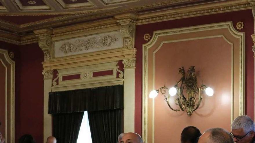El portavoz de Do, Pérez Jácome, durante su intervención en el pleno. // Jesús Regal
