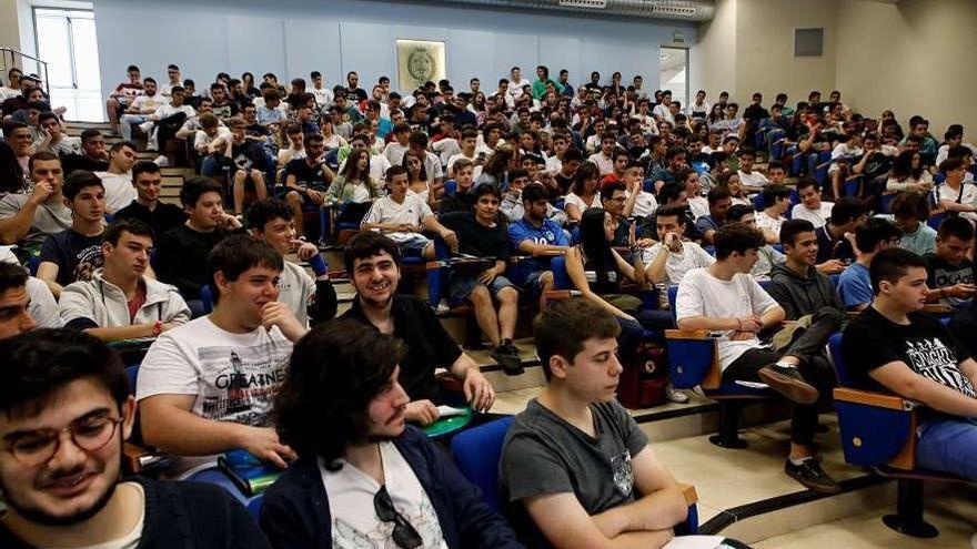 Los nuevos alumnos, ayer en la sesión de bienvenida.