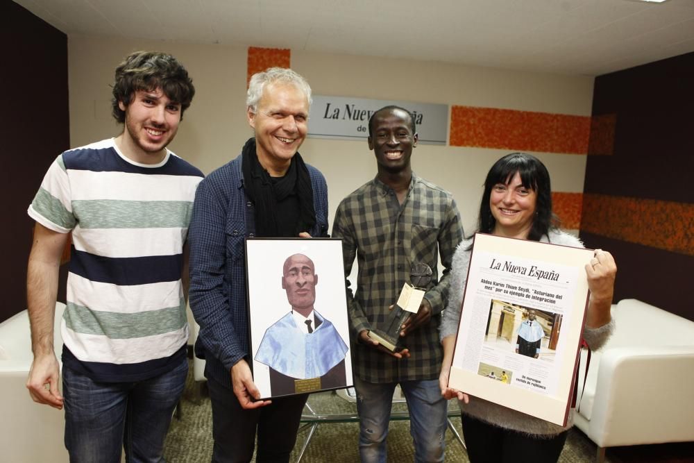 Entrega del "Asturiano del mes" a Abdou Karim