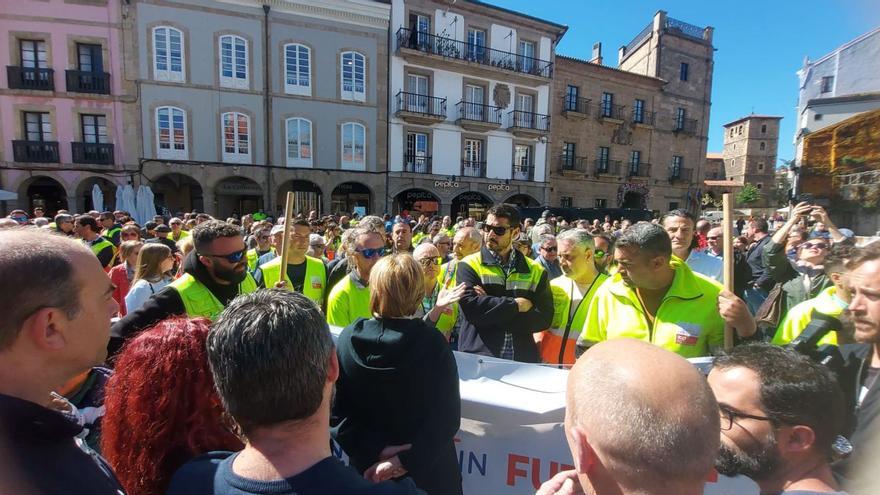 Los trabajadores de Saint-Gobain se concentran contra el cierre de la línea de parabrisas de Avilés