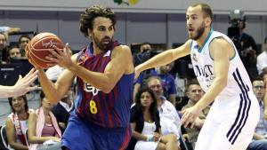 Víctor Sada (i) frente a Sergio Rodríguez.