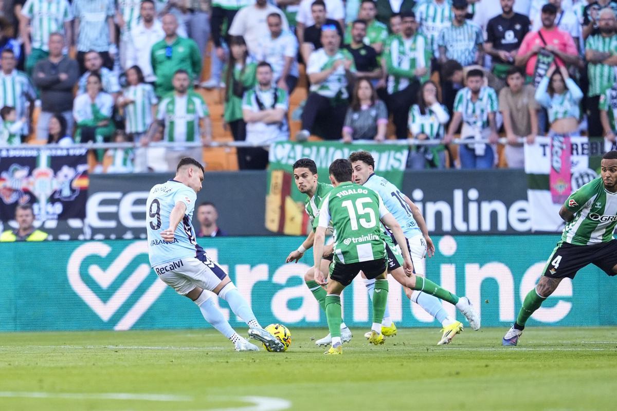 Ferran Jutgla of RC Celta de Vigo shoots for goal during the Spanish league, LaLiga EA Sports, football match played between Real Betis and RC Celta de Vigo at La Cartuja stadium on March 15, 2026, in Sevilla, Spain. AFP7 15/03/2026 ONLY FOR USE IN SPAIN. Joaquin Corchero / AFP7 / Europa Press;2026;SPORT;ZSPORT;SOCCER;ZSOCCER;Real Betis v RC Celta de Vigo - LaLiga EA Sports;
