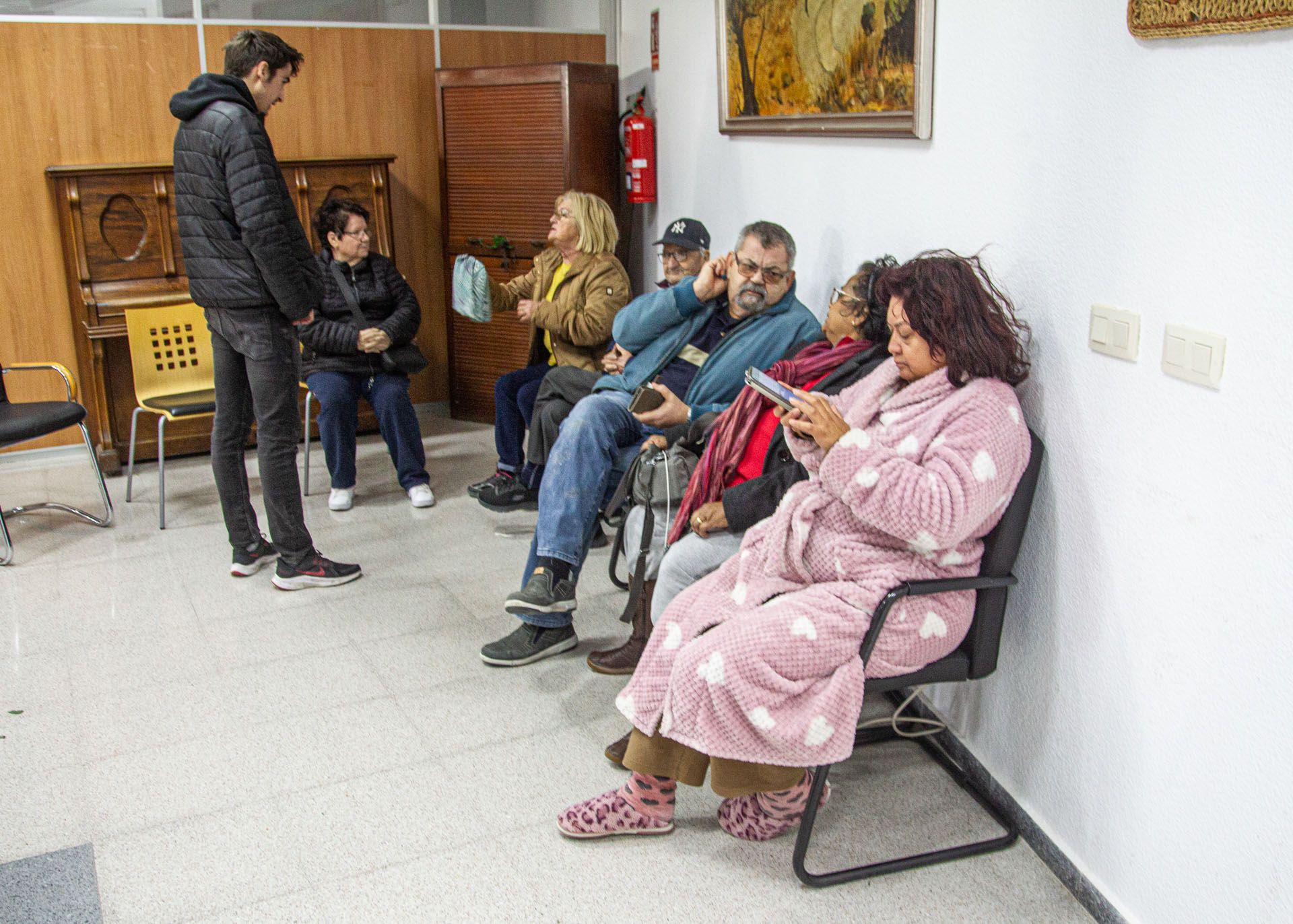 Decenas de vecinos desalojados por el incendio de Aigües