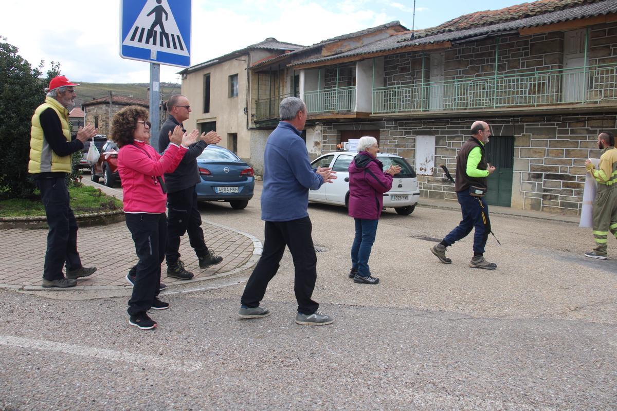 Los bomberos forestales reivindican un operativo fijo todo el año en una marcha de Molezuelas a Villarciervos