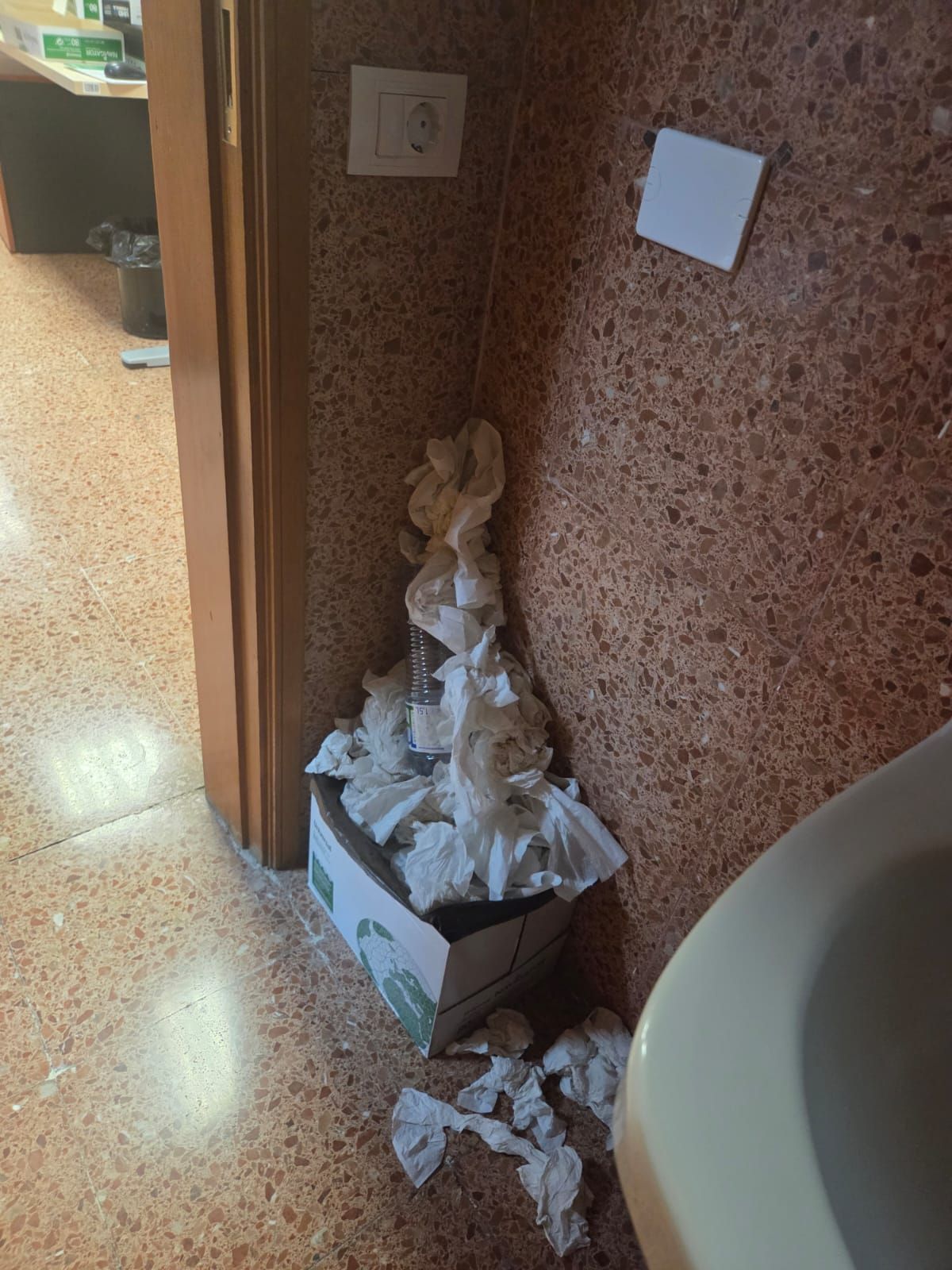 Suciedad acumulada en los juzgados de Granadilla de Abona y La Orotava