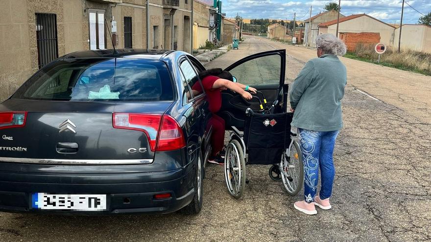 VÍDEO | La odisea de moverse en silla de ruedas por un pueblo de la España Vaciada