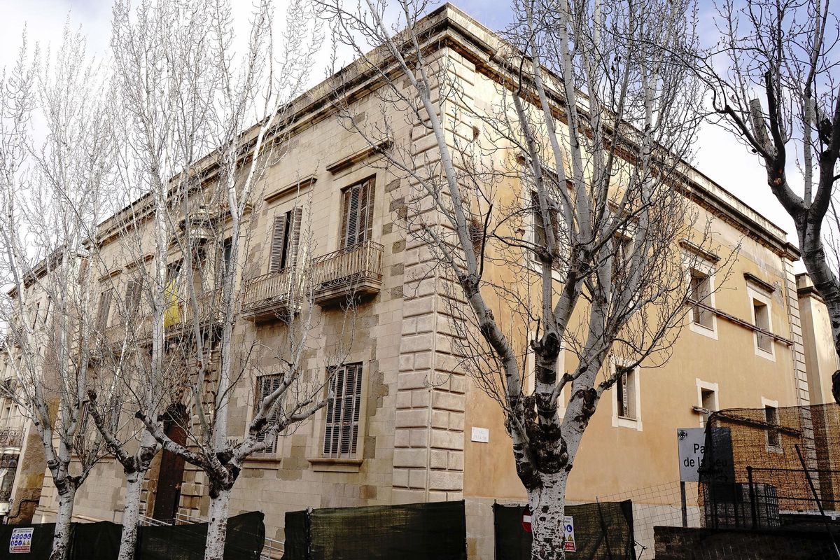 L'edifici dels antics jutjats de Manresa, a la Baixada de la Seu