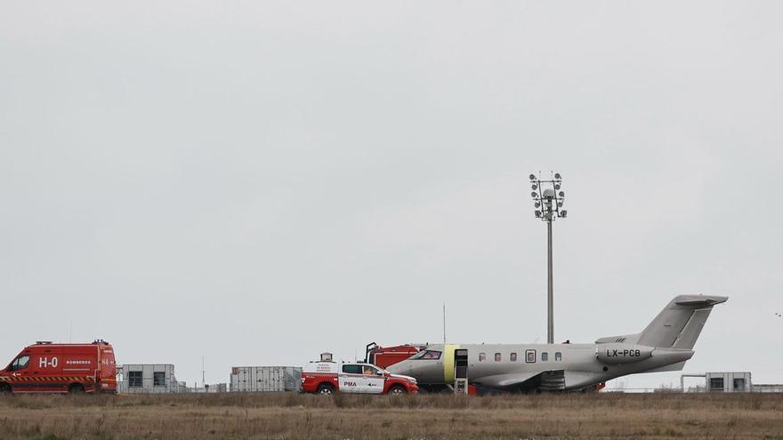 La pista de l’aeroport de Girona queda inoperativa mitja hora per una avaria en un jet privat