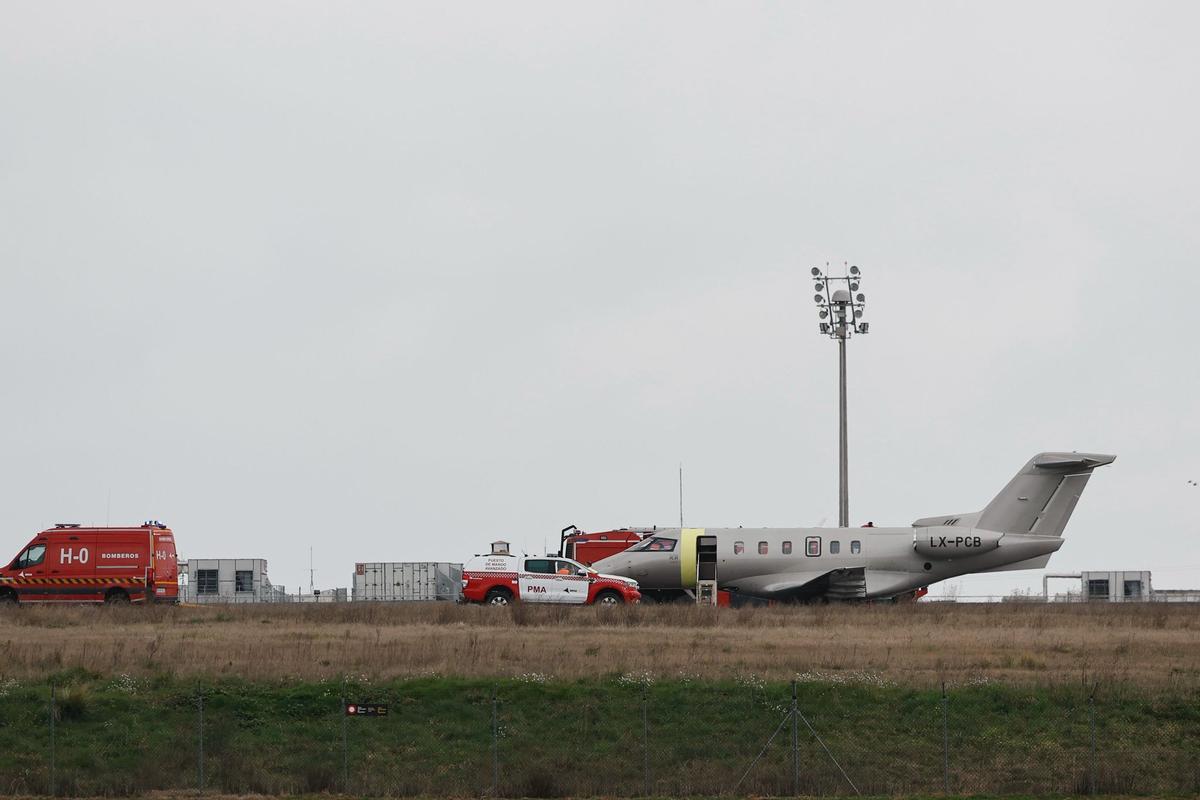 Les fotos del jet privat que ha tingut una avaria a l’aeroport de Girona
