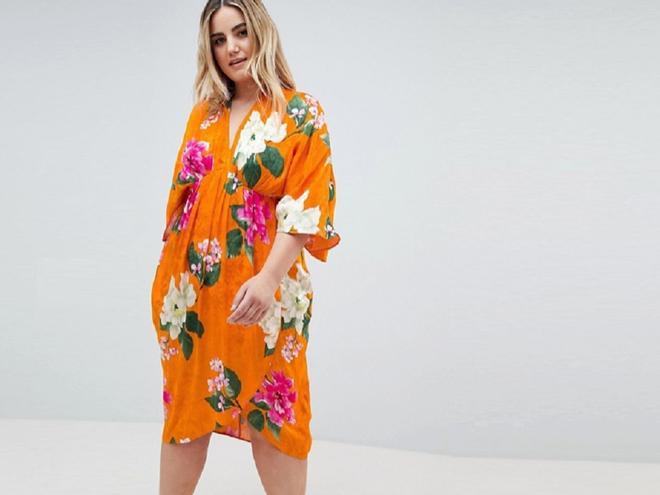 El vestido midi estilo kimono con estampado de jacquard floral llamativo, de ASOS DESIGN Curve