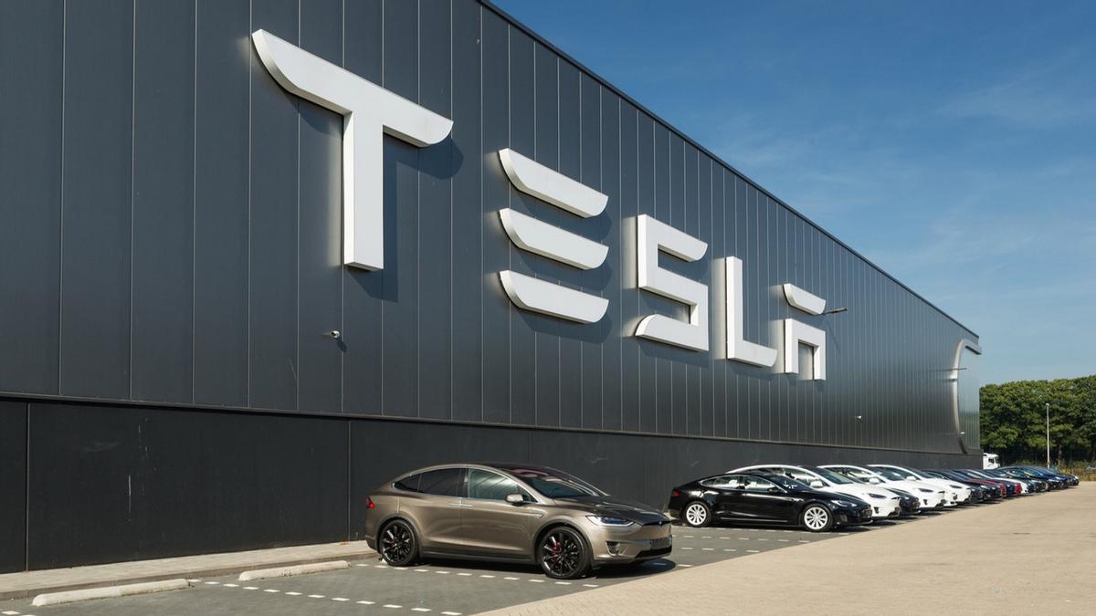 Elon Musk confirma el despido del 10% de la plantilla asalariada de Tesla