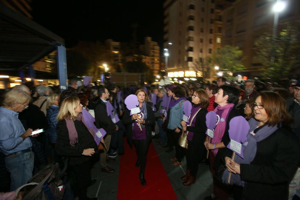 Medio millar de personas se concentraron en la plaza de la Montañeta