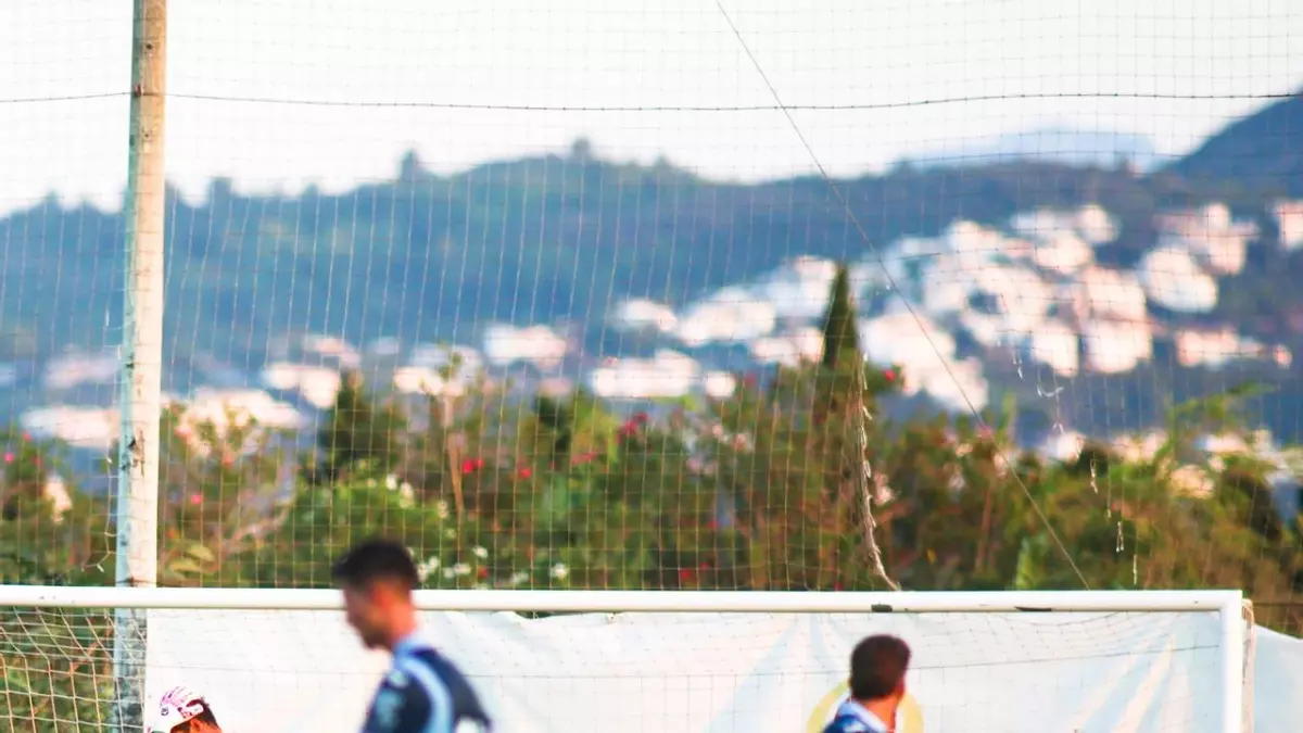 El Córdoba CF muestra más dudas que certezas en la goleada que encaja ante el Al Arabi