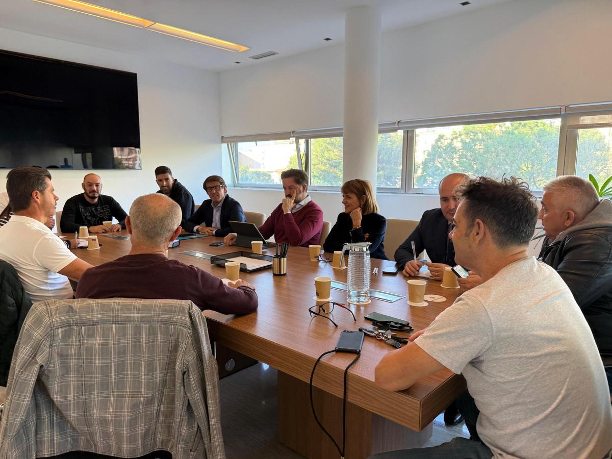 Una de las mesas de negociación recientes, cuando se aprobó la carrera profesional en Elche