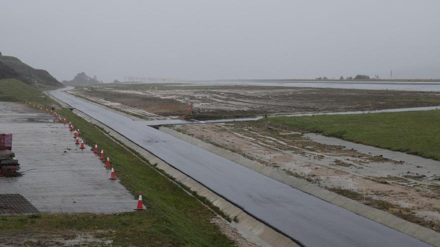 El aeropuerto de Vigo inicia las obras de reforma en su pista