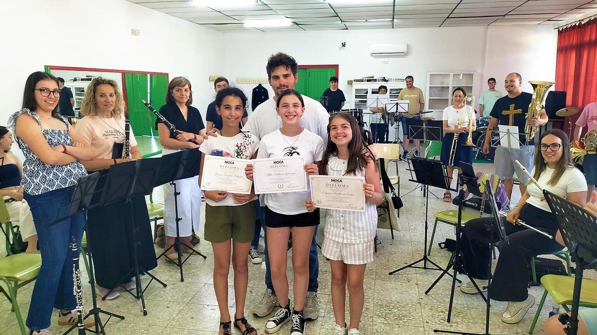 Laura, Alba y Eugenia, nuevas integrantes de la banda