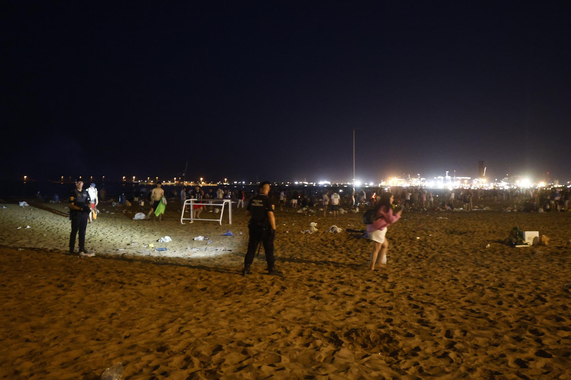 Así fue el desalojo y la limpieza tras la noche de San Juan