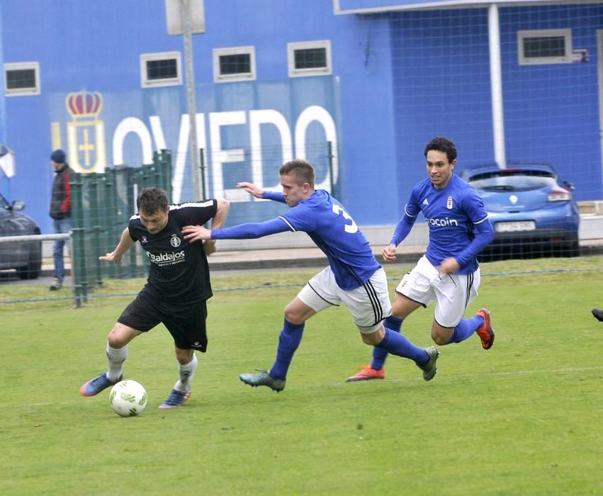 El partido entre el Oviedo B y el Avilés, en imágenes
