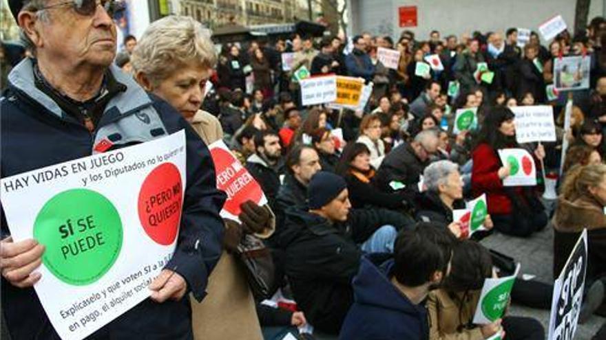 El Gobierno trata in extremis de no quedarse solo en la ley hipotecaria