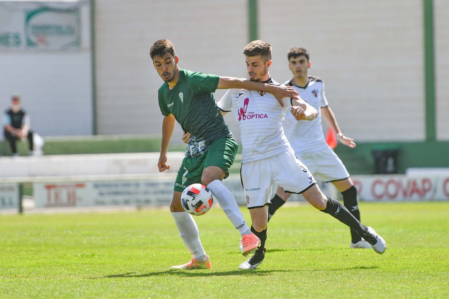 El triunfo del Pozobblanco ante el Córdoba B, en imágenes