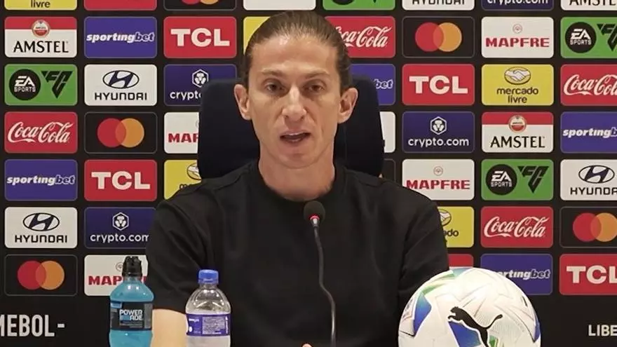 Filipe Luis explota en rueda de prensa: "El árbitro que ha querido ser protagonista"