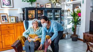 Les filles carreguen més amb la cura dels avis