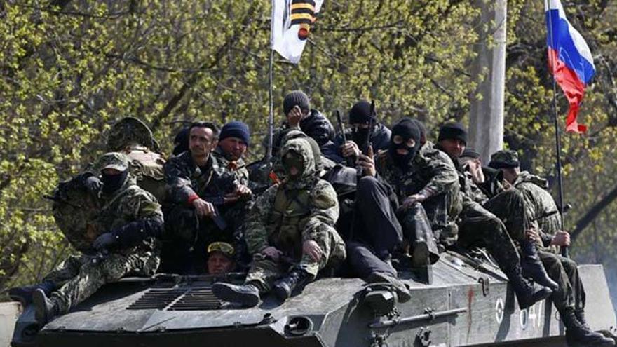 Tanques con la bandera rusa entran en el este de Ucrania