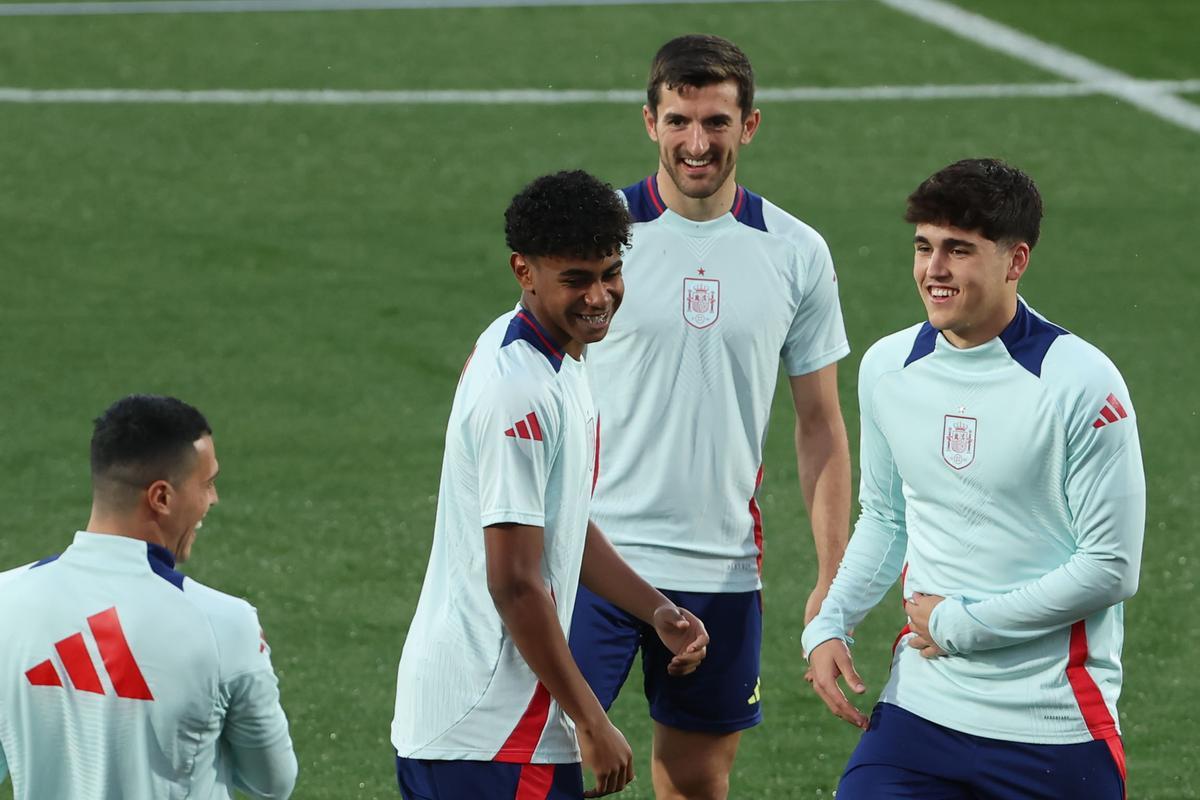 Pau Cubarsí y Lamine Yamal, en el entrenamiento en Las Rozas