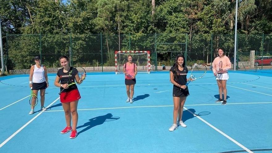 Equipo femenino del Recreo de A Estrada subcampeón gallego absoluto de tenis.