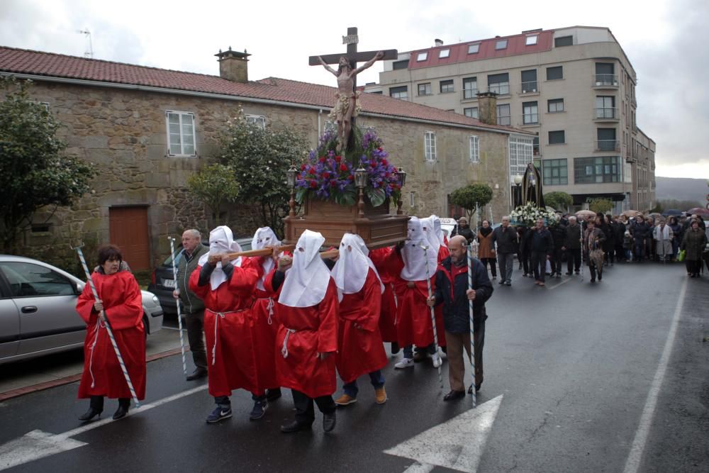 El agua no da tregua a la Semana Santa de Lalín