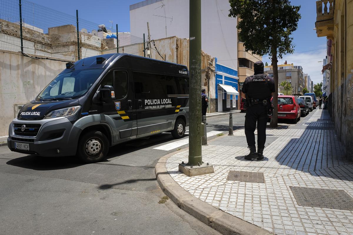 Imagen de archivo de una actuación conjunta de la Policía Nacional y la Local en la capital grancanaria