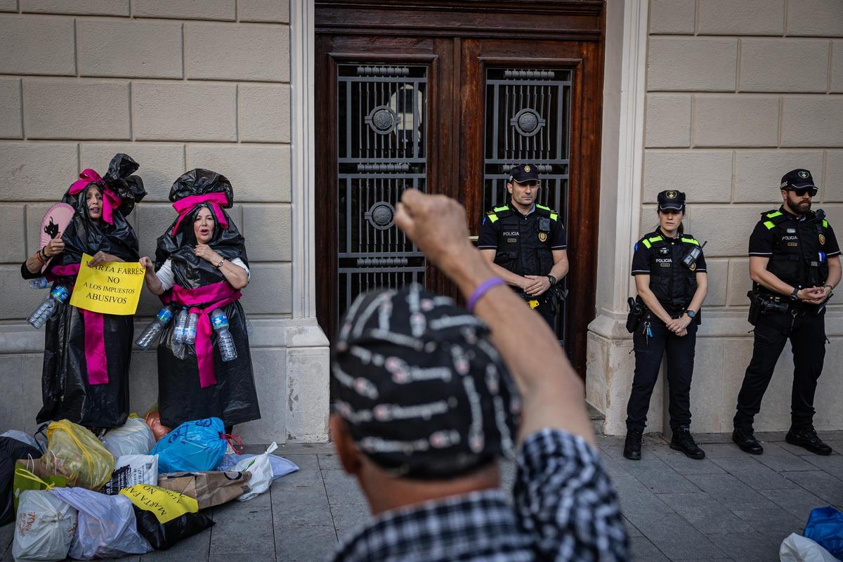 Momento durante la concentración en Sabadell en contra de la segunda tasa de residuos