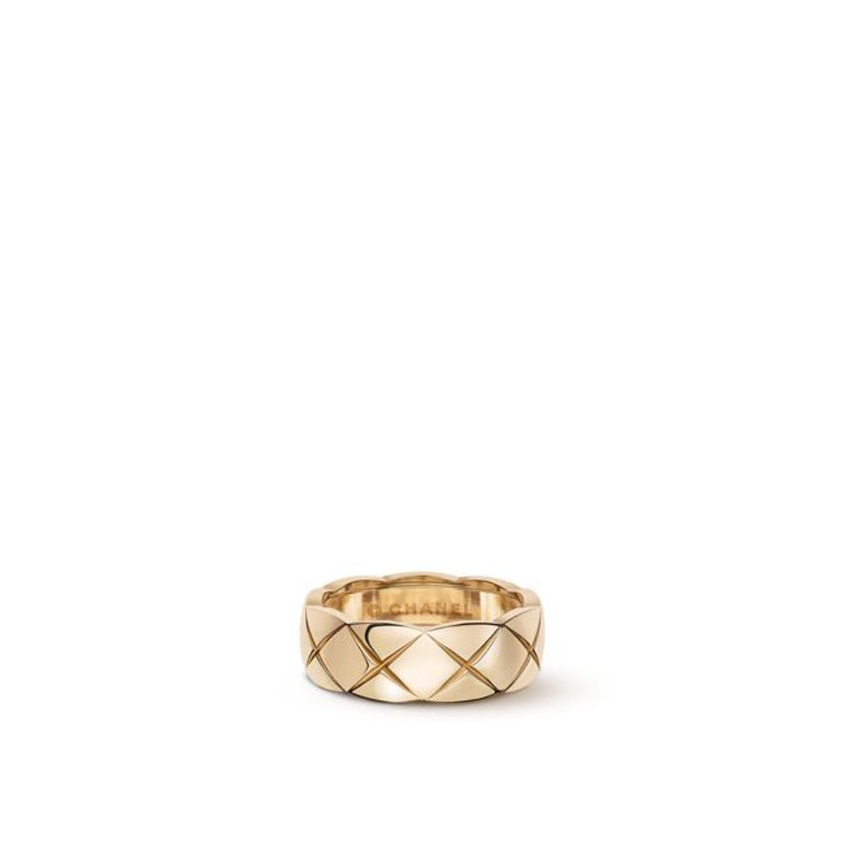 Anillo de oro beige, de Chanel