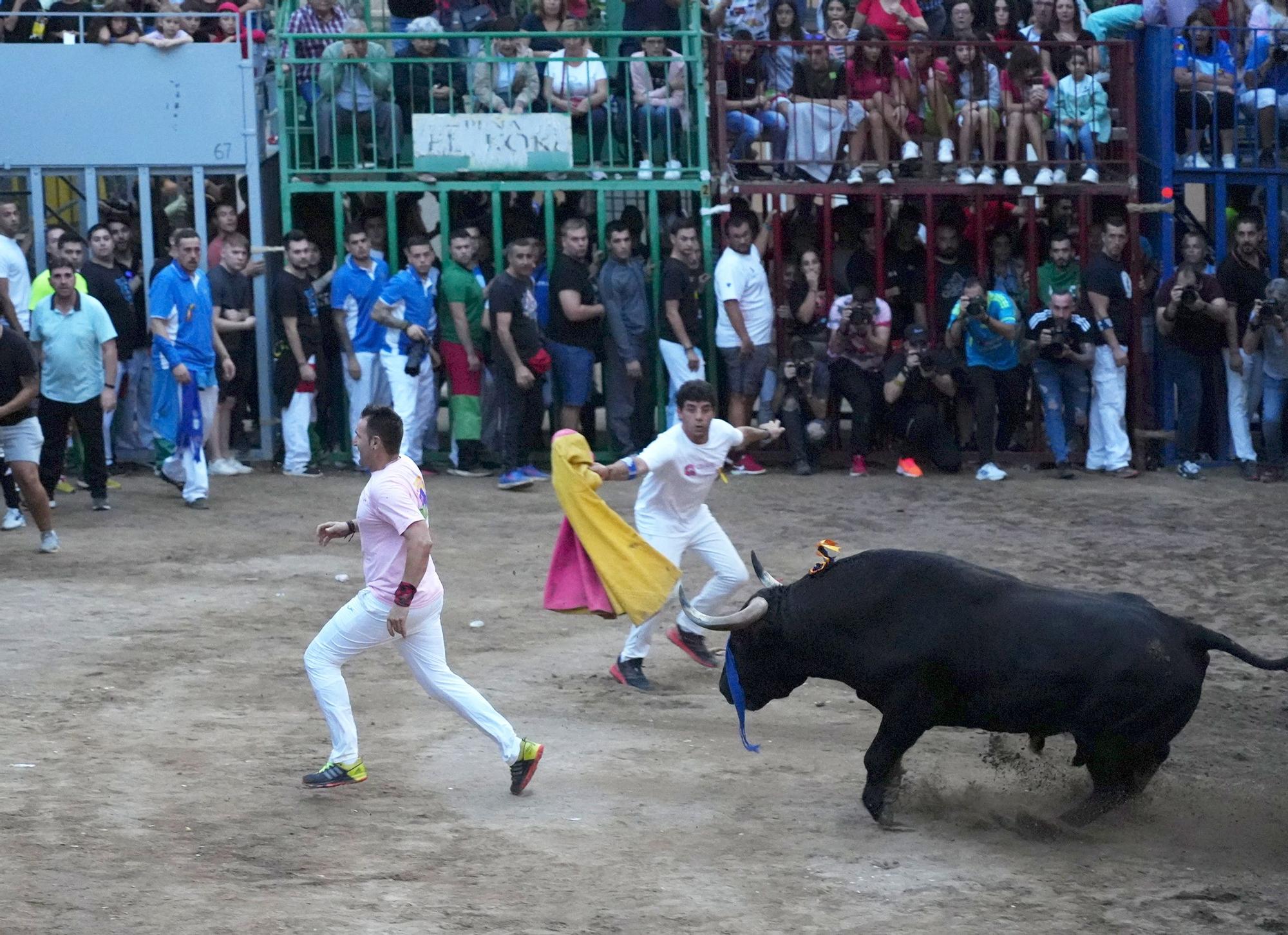 La tarde taurina del viernes de la Fira d'Onda, en imágenes