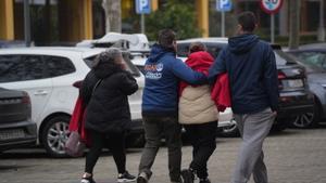 Familiares de las víctimas del accidente de tren en Adamuz se informan en el Centro Cívico de Poniente