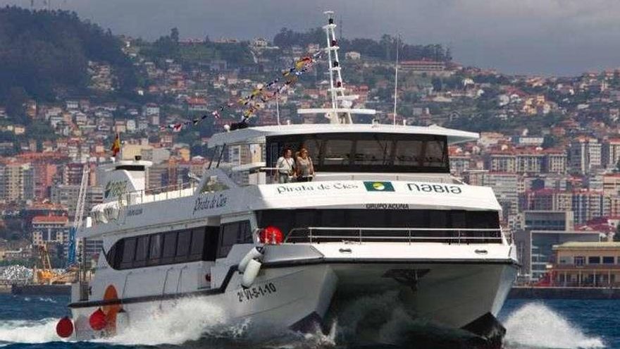 Uno de los barcos &quot;Pirata&quot; de Nabia que realizará el servicio Cangas-Vigo. // G.N.