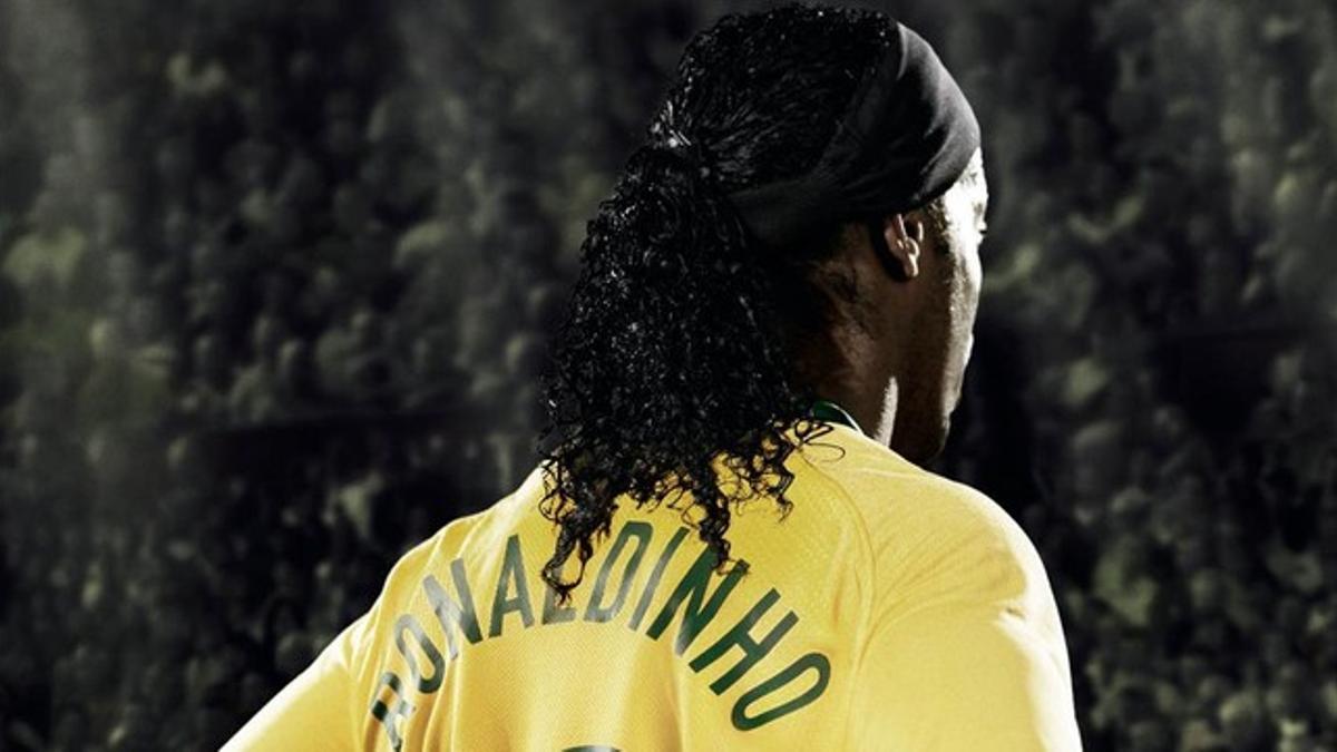 Ronaldinho, con la 'canarinha'.